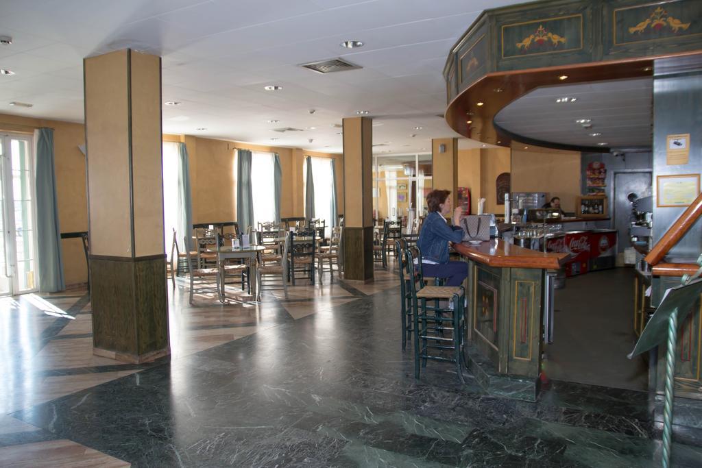 Hotel Puerta De Monfrague Мальпартида-де-Пласенсия Экстерьер фото