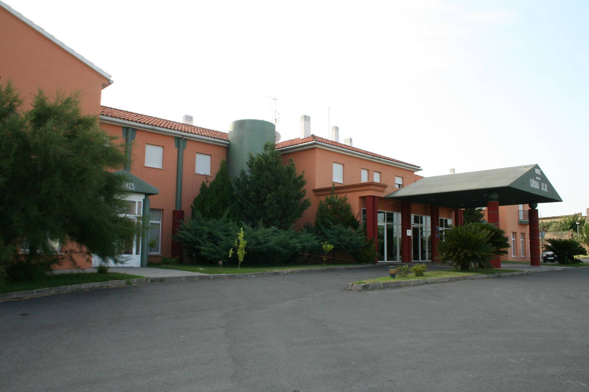 Hotel Puerta De Monfrague Мальпартида-де-Пласенсия Экстерьер фото